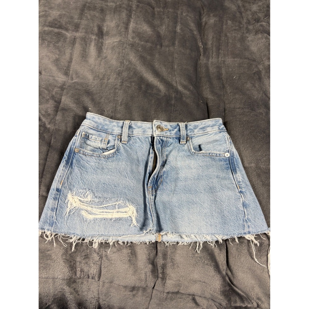 American Eagle Distressed Denim Mini Skirt Light Wash Comfort Stretch Waist Sz 2